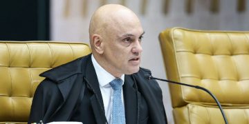 Moraes determina prisão de Eduardo Bolsonaro e cancela passaportes do ex-deputado