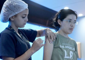 Nova Iguaçu libera vacina contra meningite para jovens de 15 a 24 anos até o fim de outubro
